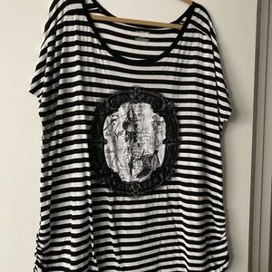 Black & white striped T-shirt size 22/24